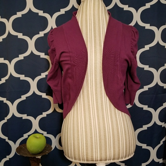 Nicole Miller Sweaters - 🌻🌺🌻NICOLE MILLER SHRUG CARDIGAN!!